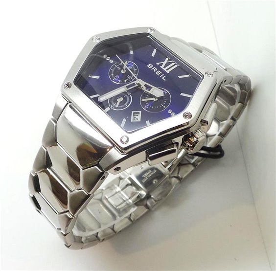 Breil presenta il nuovo orologio The B in blu